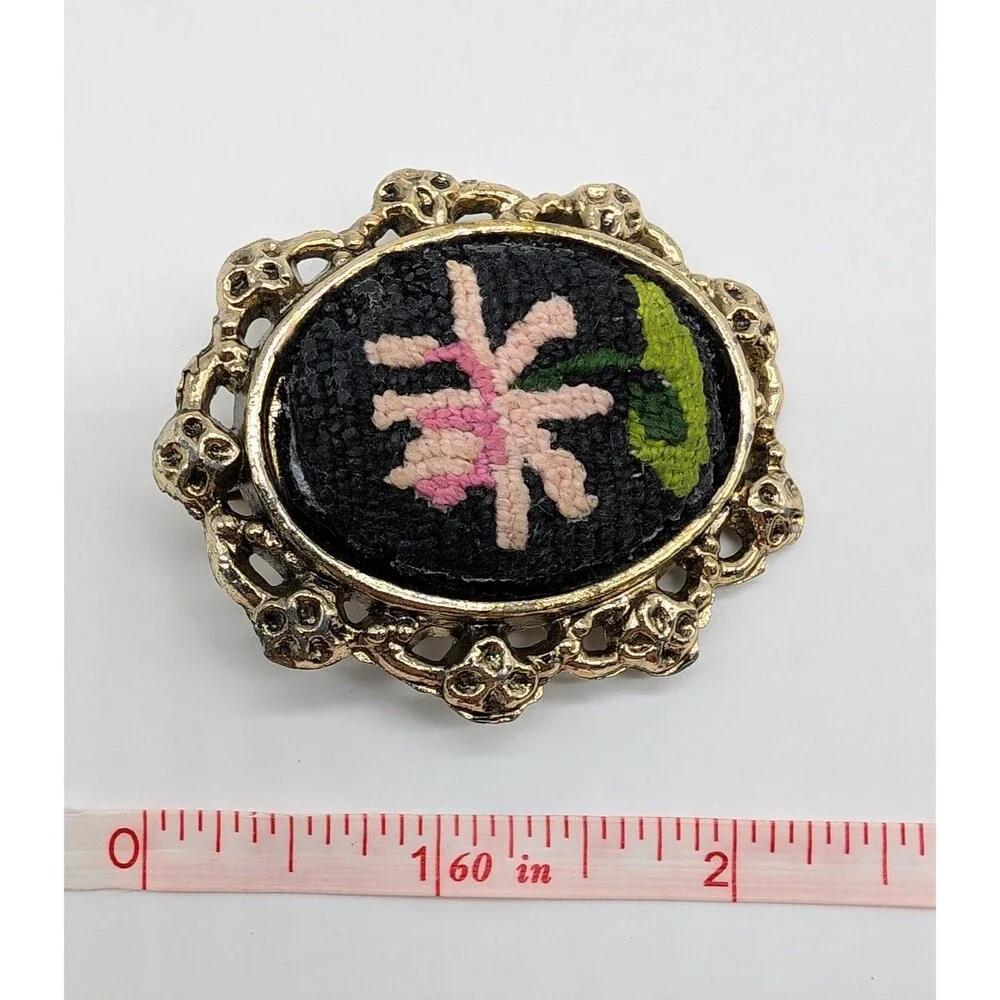 Needlepoint Flower Gold Tone Cameo Brooch Pin Pendant Vintage